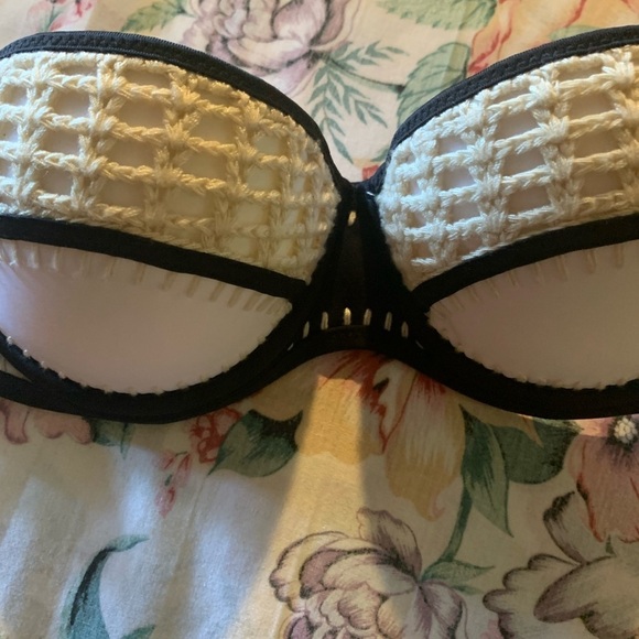 NWT Victoria Secret Women’s Swimwear Bikini Top Size 32 B - Picture 3 of 15